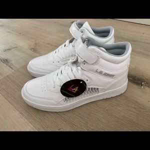 Retro sneakers size 6